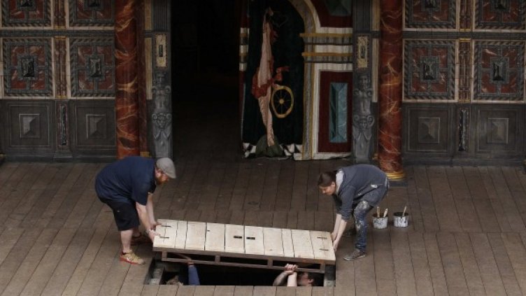 Шекспировият театър се прогитвя за турне, стартиращо през април 2014 г. Снимка: Reuters