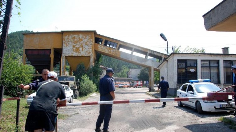 Продължават спасителните работи в рудник "Ораново". Снимка: Булфото