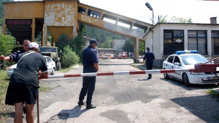 Издирването на двамата миньори продължава. Снимка: БулФото