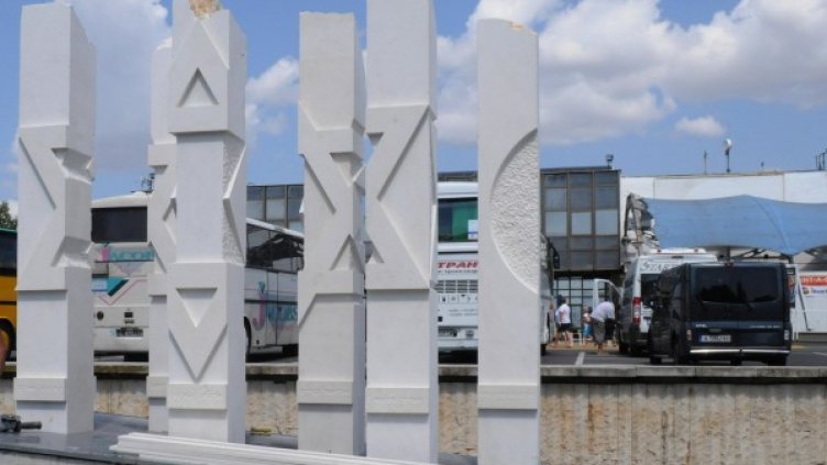 Официално ще бъде открит паметник на жертвите от атентата. Снимка: БулФото