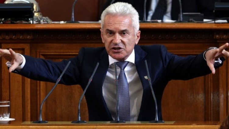 Лидерът на "Атака" Волен Сидеров в парламента. Снимка: БТА, архив