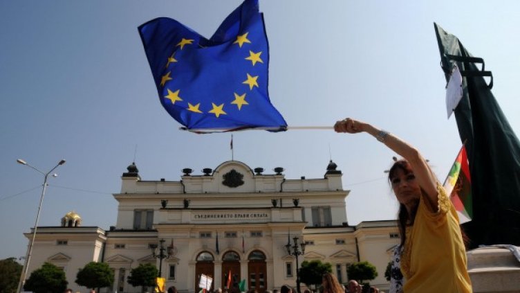 Вече 35 дни БСП чуват протестиращите. Снимка: Булфото