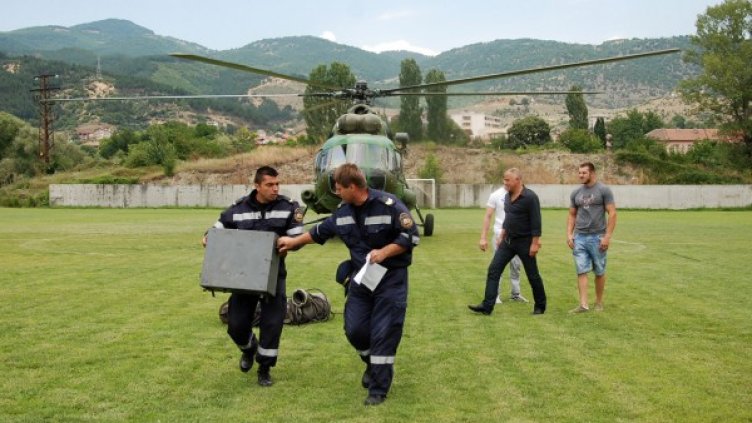 Спасителната операция продължава. Снимка: архив, БТА