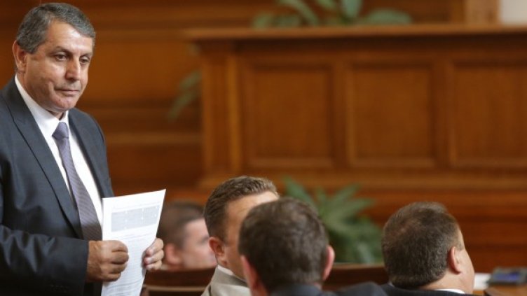 Доволният Сали - депутат. Снимка: БТА