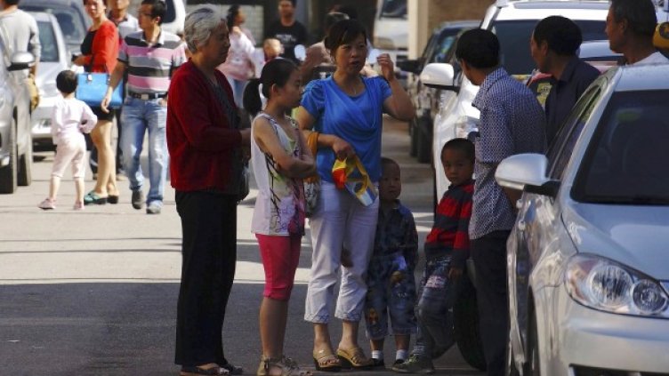 Хората избягаха от домовете си след първия трус. Снимка: Бойтерс