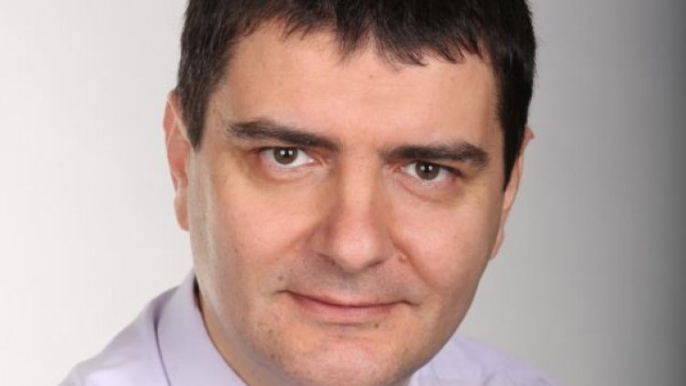 Борис Цветков единствен се престращи да отскочи до работното си място - НС. Снимка: Facebook