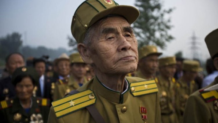 Севернокорейци ветерани от Корейската война. Снимка: БТА