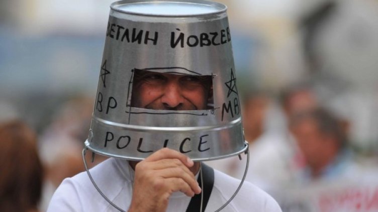 Ние крещим "Оставка", те разбраха "Отпуска"!