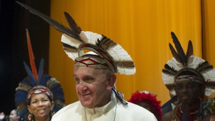 Папа Франциск окуражи младите хора в Бразилия. Снимка: Ройтерс