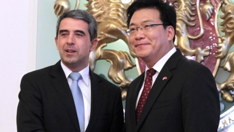 Плевнелиев награди китайския посланик с орден "Стара планина" - първа степен. Снимка: БТА