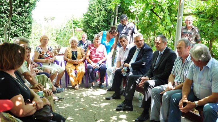 Министерска сгледа във вилната зона "Врачански лозя". Снимка: БТА