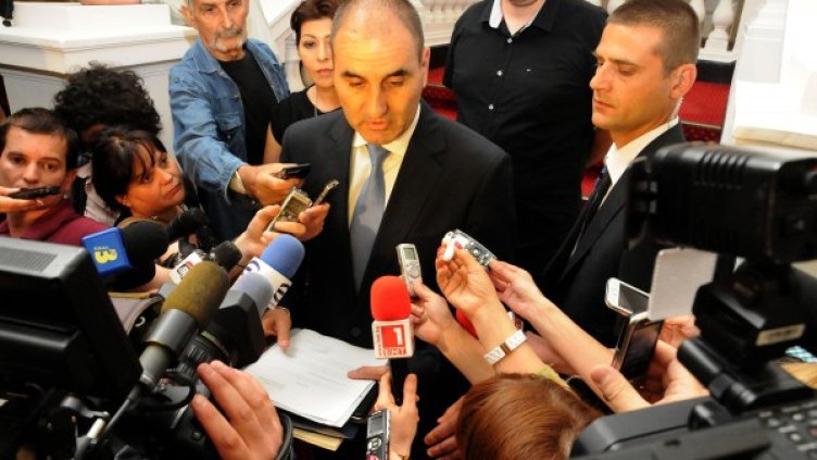 Словоохотливият Цветанов бе лаконичен за "тефтерчето". Снимка: Булфото