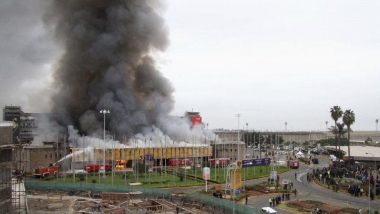 Огънят, обхванал летището в Найроби. Снимка: Reuters