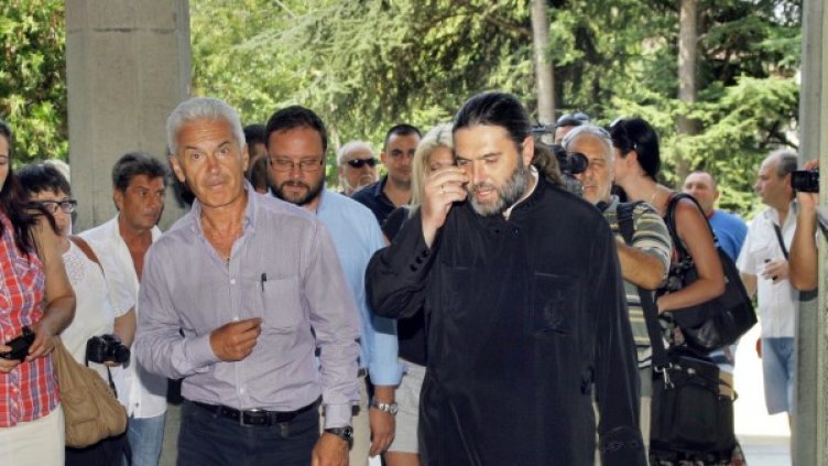 Волен Сидеров  направи дарение на църквата "Св. Николай Чудотворец" в Ямболв. Снимка: БТА