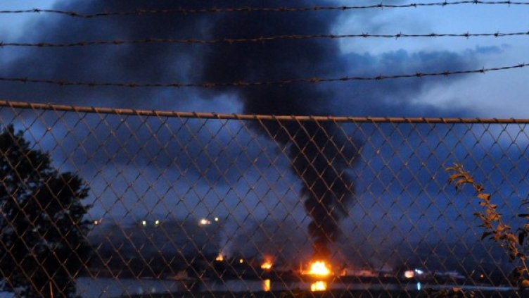 Взривът край гара Езерово спря движението на влаковете. Снимка: БТА