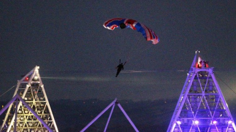Скокът на Сътън на откриването на Олимпиадата в Лондон. Снимка: БТА