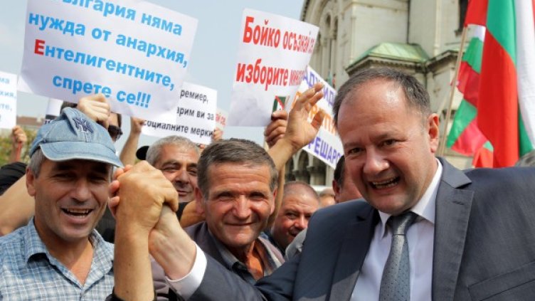 Вчера Миков поздрави подкрепящите кабинета пред НС. Снимка: БТА