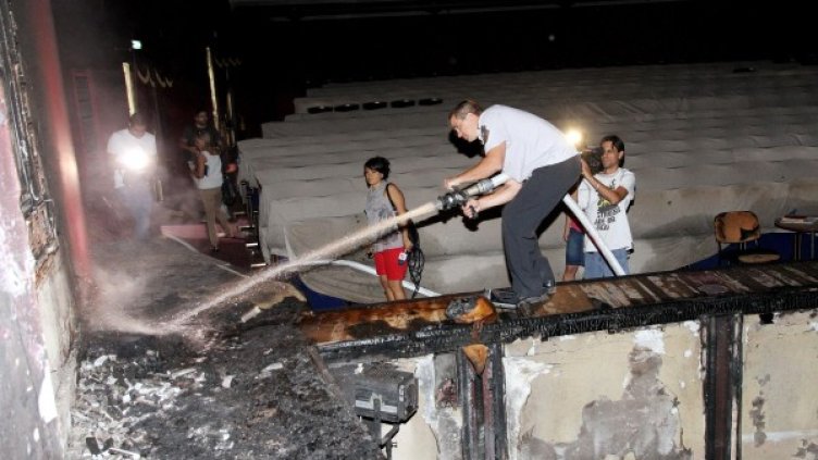 Сериозни щети е нанесъл пожарът в театъра в Пловдив