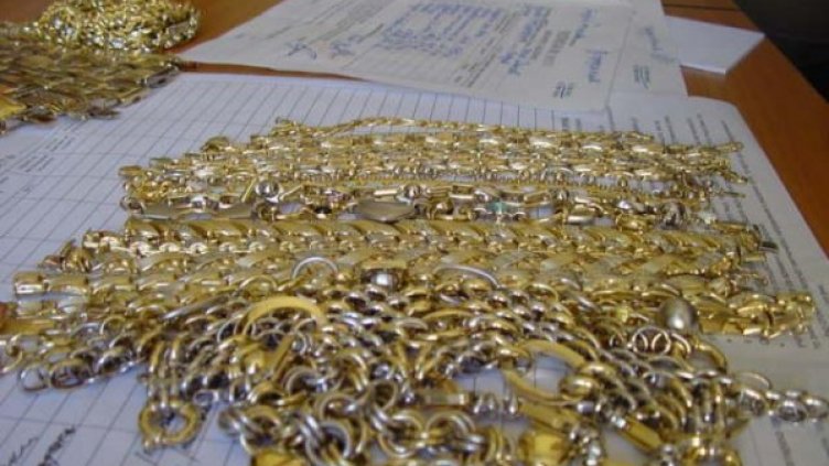 Златните бижута. Снимка: Агенция "Митници"
