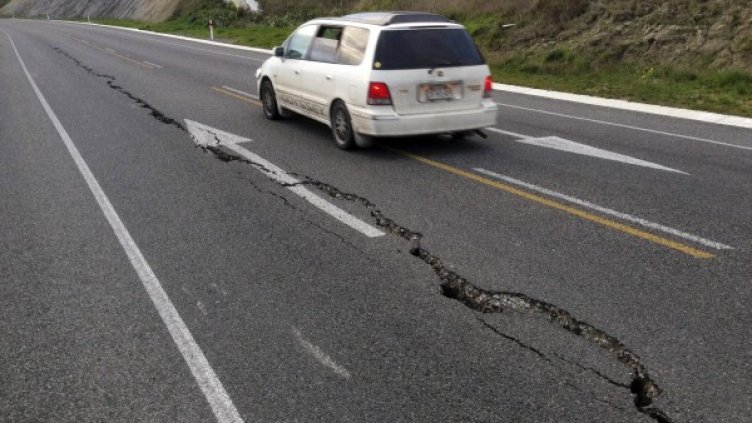 Слушането на силна музика преразполага към грешки на пътя. Снимка: Reuters