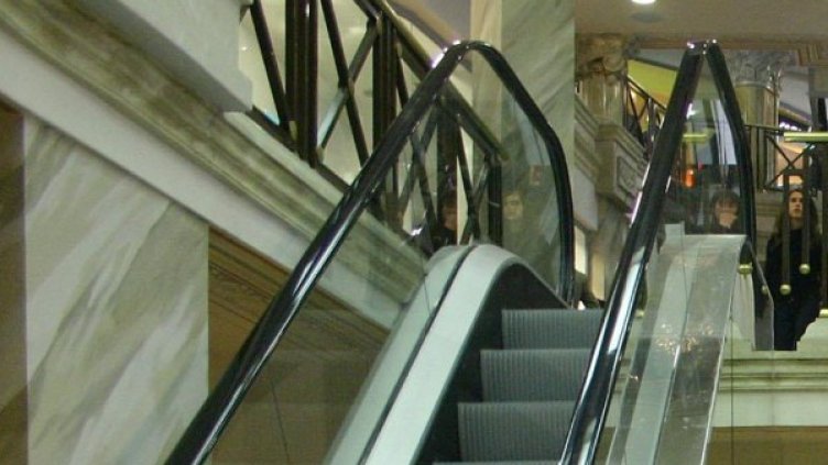 Стефан падна от ескалатор. Снимка: архив Булфото