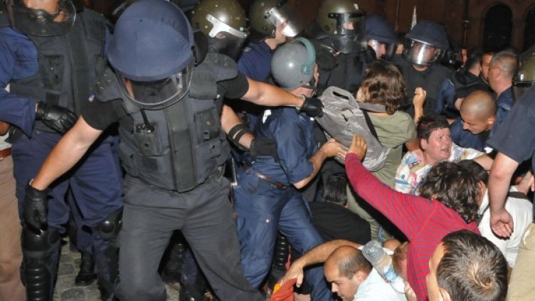 В нощта на 23 юли се стигна до сблъсъци между протестиращи и полицаи. Снимка: Булфото, архив