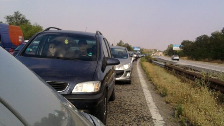 Задръстване на АМ "Тракия" миналата неделя. Снимка: мРепортер