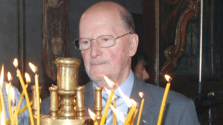 Сакскобургготски бе в светата обител по повод на отбелязването на 70-годишнината от смъртта на баща му Цар Борис Трети. Снимка: Булфото