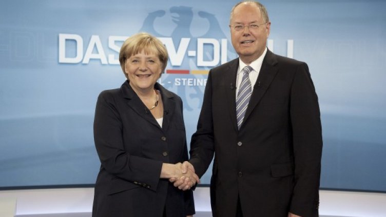 Ангела Меркел и Пеер Щайнбрюк. Снимка: Reuters