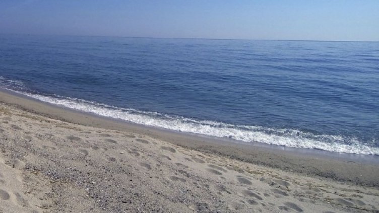 Хората, които са влизали в морето по време на замърсяването, нямат основание за притеснение. Снимка: Impact Press Group