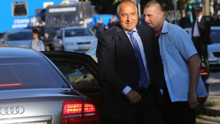 Борисов идва на работа, за да иска предсрочни избори. Снимка: БТА