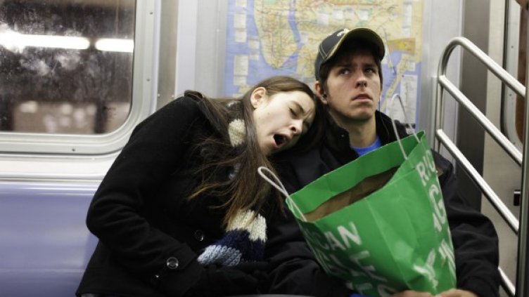 Недоспалите хора изглеждат и по-бледи. Снимка: архив, Reuters