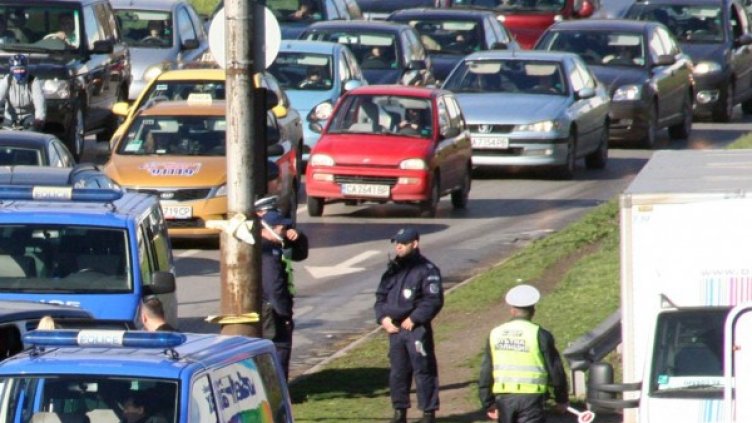 Катаджии регулират движението. Снимка: Булфото