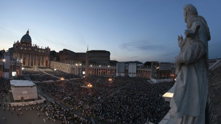 70 000 се събраха на площад "Св. Петър" по призива на папата. Снимка: Reuters