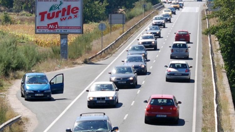 Засилен е трафикът към големите градове в страната. Снимка: БТА