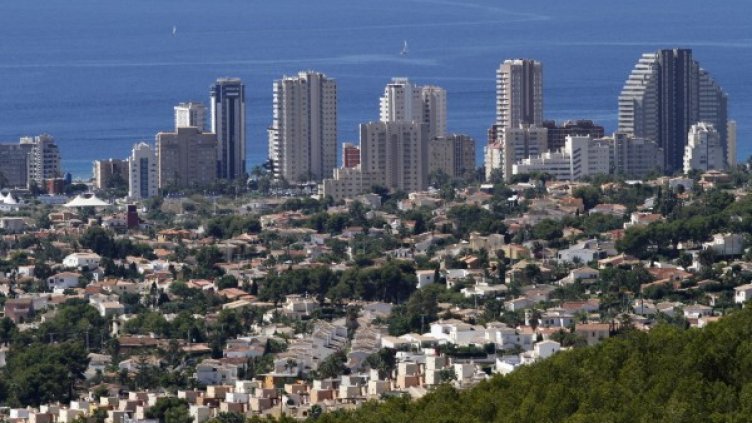 Испанският курорт Калпе, близо до Аликанте. Снимка: Reuters