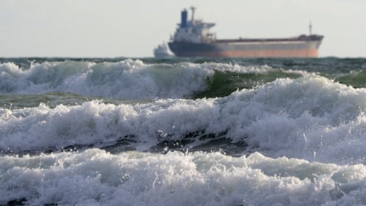 Силен вятър затвори пристанище "Варна" и блокира корабоплаването. Снимка: Impact Press Group