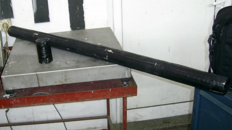 Цилиндърът хероин. Снимка: Агенция "Митници"