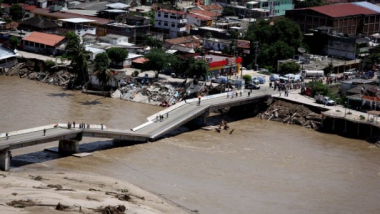 Срутен мост в щата Гереро. Снимка: БТА