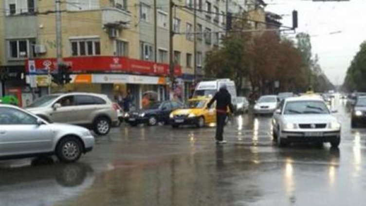 Коста на кръстовище. Снимка: Facebook