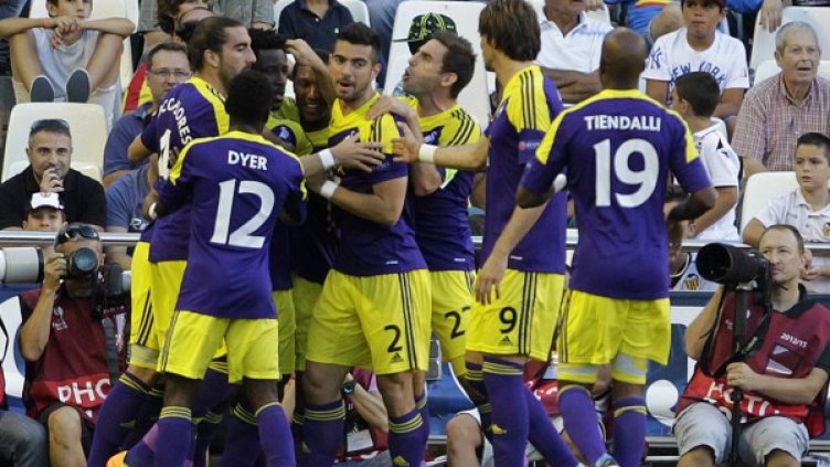 Играчите на Суонзи празнуват гол във вратата на Валенсия. Снимка: Reuters