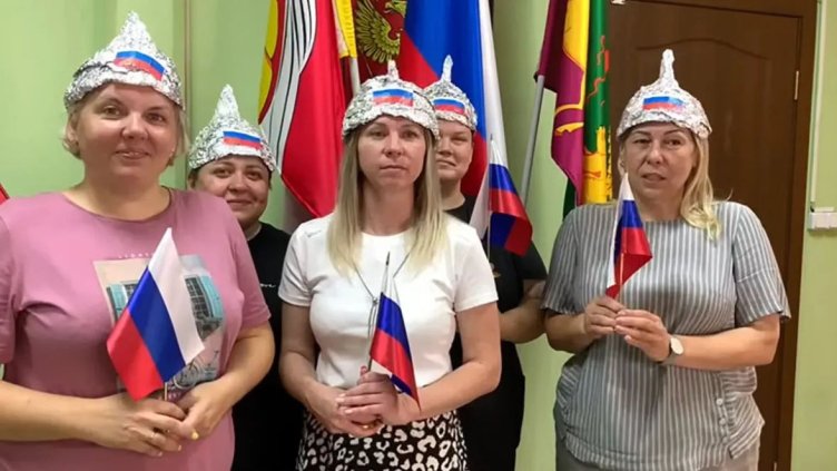 Художник в изгнание подмами руски учители да повторят речта на Хитлер