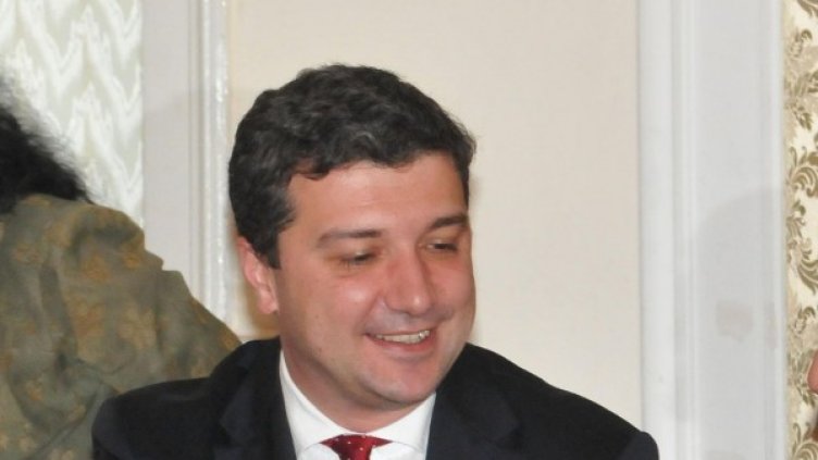 Драгомир Стойнев е оптимист за цената на тока. Снимка: Булфото, архив