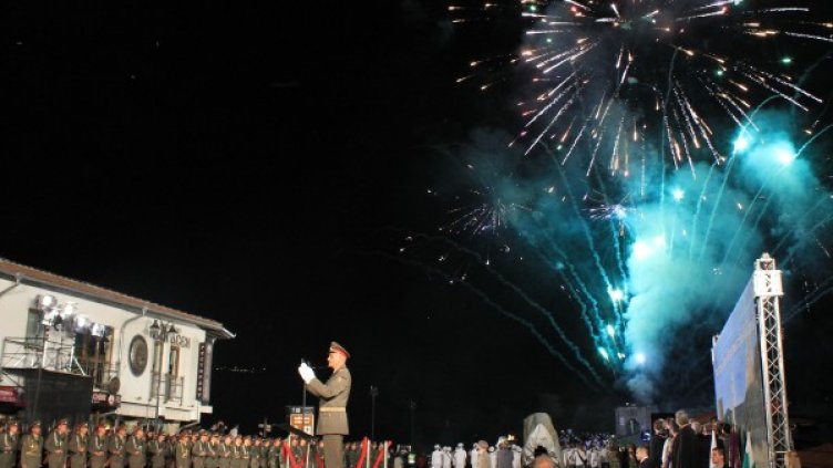 Тържествената заря-проверка във Велико Търново. Снимка: БТА