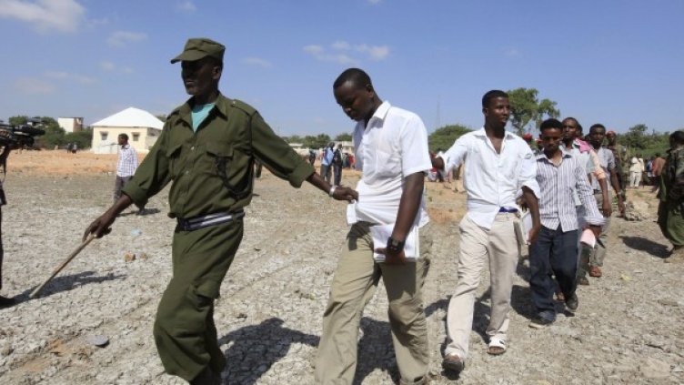 Арестувани заподозрени членове на Аш Шабаб. Снимка: архив, Reuters