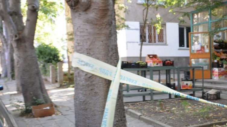 Магазинът, пред който бе застреляна банкерката. Снимка: Булфото