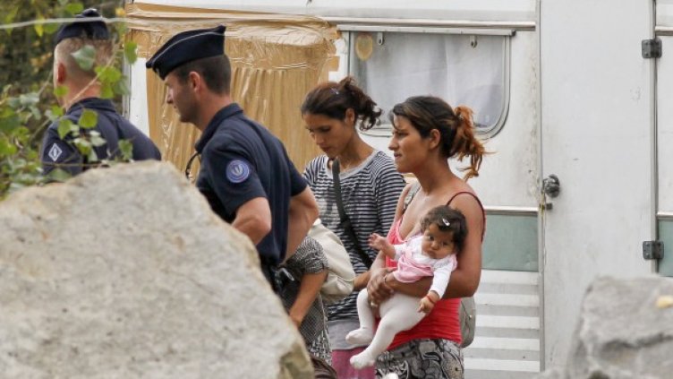 Според френския вътрешен министър единственото решение е постепенно да бъдат разрушени ромските лагери. Снимка: архив, Reuters