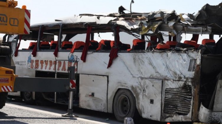 Изгорелият автобус. Снимка: архив Булфото