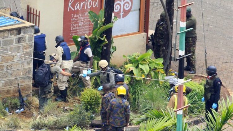 При атаката в мол в Найроби от ислямистки бойци загинаха най-малко 67 души. Снимка: Reuters