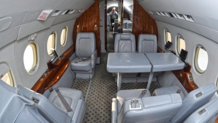 Поглед в салона на "Фалкон - 2000". Снимка: БулФото-архив